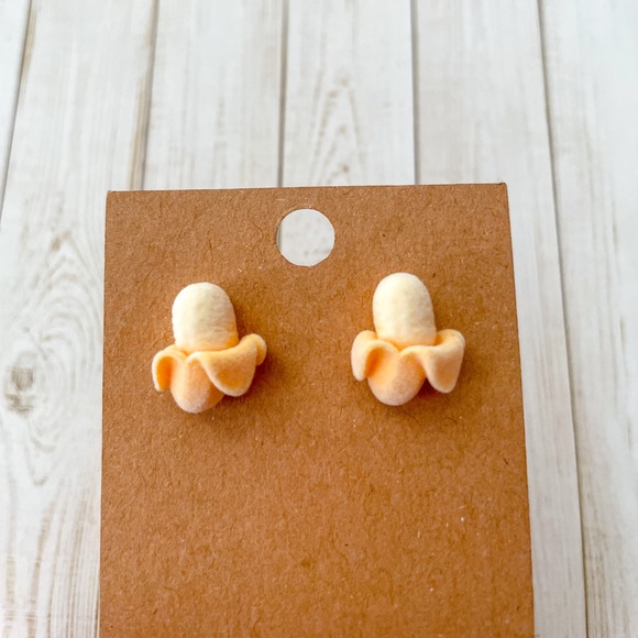 🖤 Fuzzy Banana Stud Earrings - Picture 3 of 6